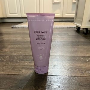 Avon Mark Toute Sweet Body‎ Soufflé Marshmallow NEW